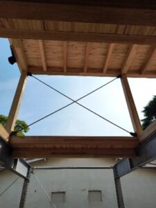 Figura 4 - vigas entalhadas e parafusadas (arquitetura Bernardes)